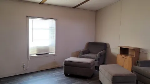 One Bedroom / 1 Bath Duplexes Unit — image 2 of 3