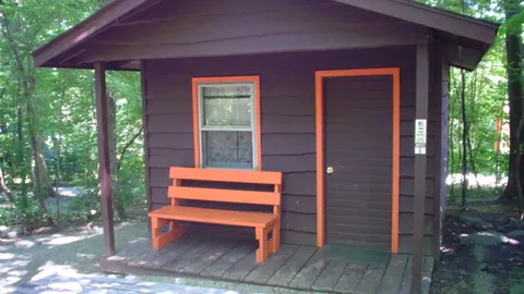 Boo Boo 1 Room Cabins — image 2 of 6