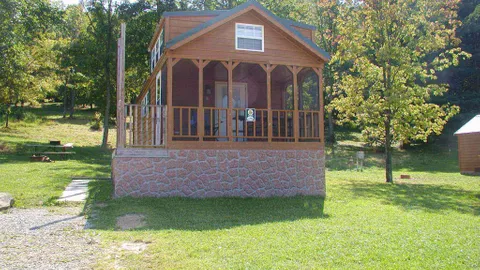 Deluxe Yakky Doodle Single Loft Cabins — image 2 of 5