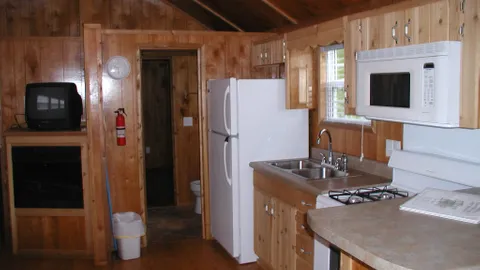 Deluxe Yakky Doodle Single Loft Cabins — image 2 of 5