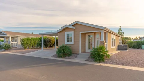 Signature Cottage 2 Bedroom — image 1 of 11