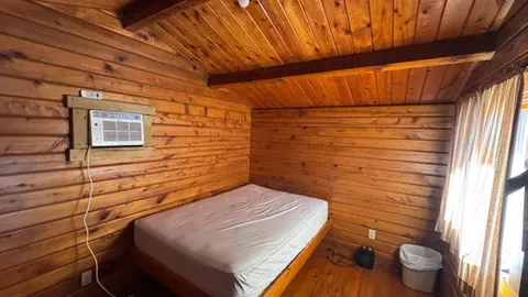 Camper Cabin — image 2 of 4