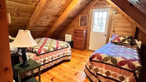 Modern Log Cabin (7Ridges) — image 2 of 12