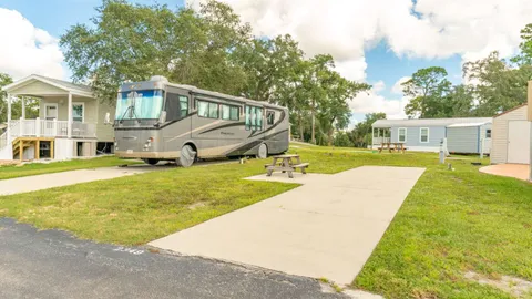 Premium Full Hookup RV Site — image 1 of 3