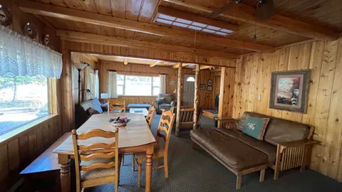 Cabin 16 Lodge Upstairs 2-Bedroom — image 2 of 6