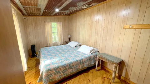 Cabin 16 — image 2 of 11