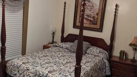 The Prancing Pony Guest House — image 2 of 25