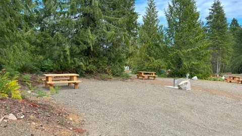 Full-Service Back-In Site — image 1 of 8