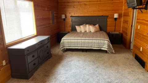 Deluxe Cabin — image 2 of 7