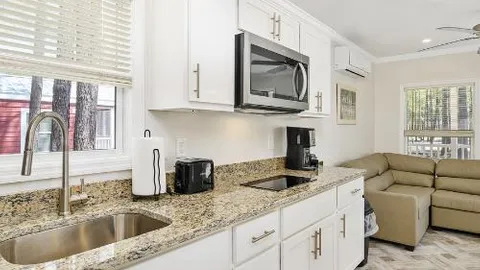 Premier Cottage — image 2 of 14
