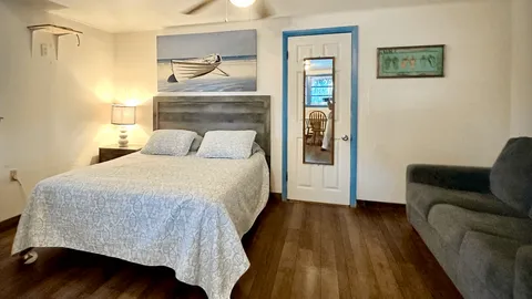 Cabin 2 — image 2 of 6