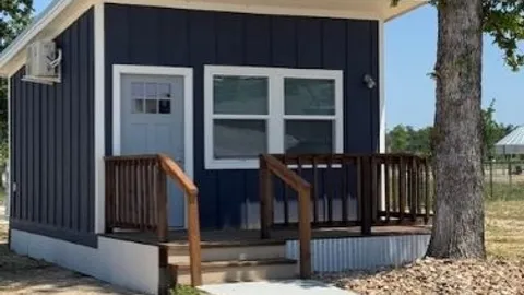 Bungalow — image 1 of 5
