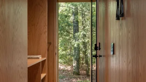 Riverside Cabin — image 2 of 4