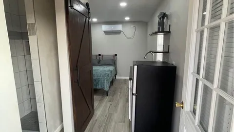 Standard One Bedroom — image 2 of 9