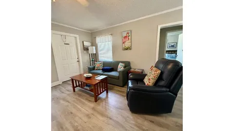 Premium Cabin — image 8 of 8