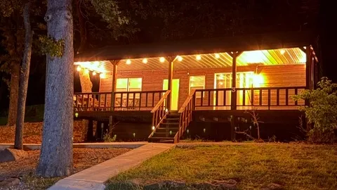 Cabin 03 — image 2 of 3