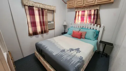 Beach Cabin — image 2 of 10