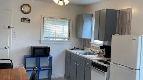 Open Plan Cabin — image 2 of 9