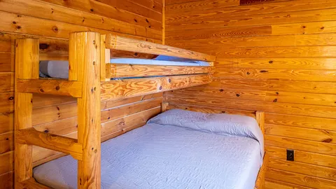 Deluxe Comfort Cabin — image 2 of 13