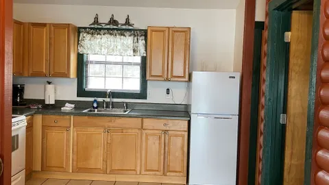 4 Person Cabin — image 2 of 7