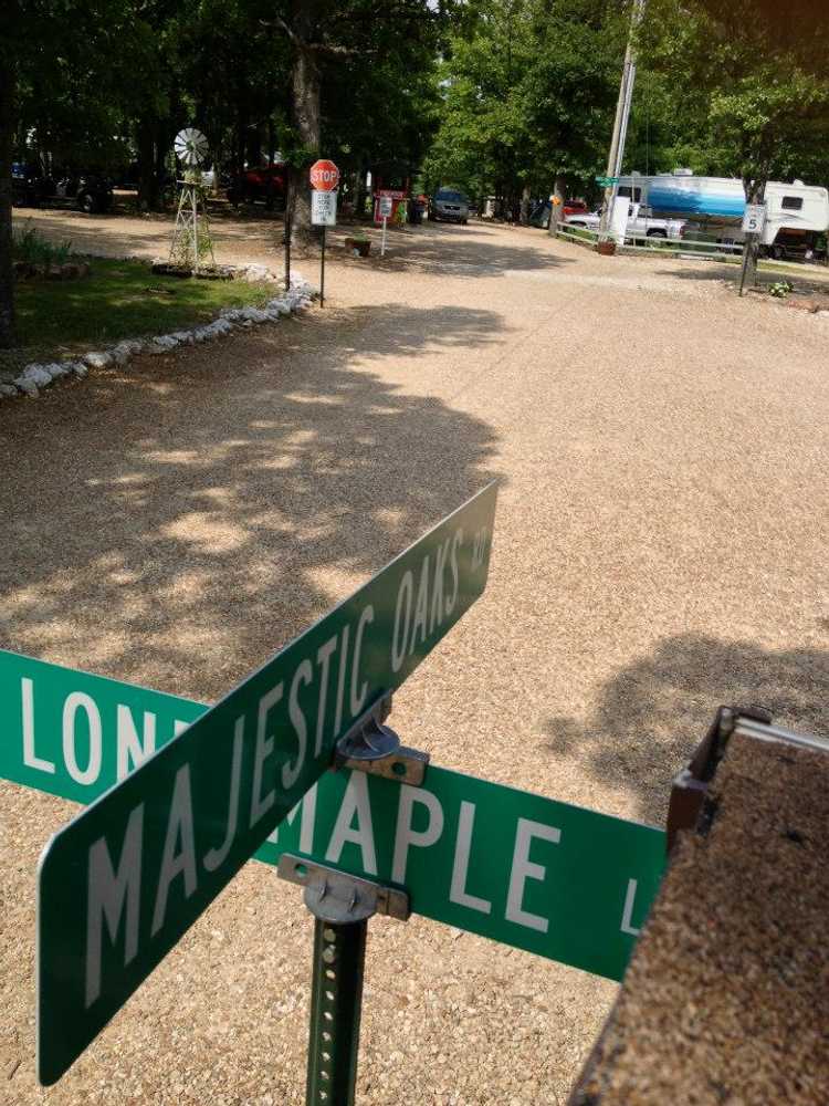 Majestic Oaks Campground - Photo 3