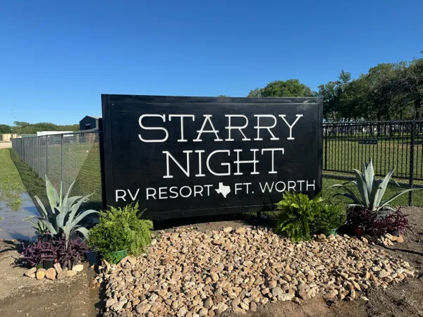 Starry Night RV Resort, Fort Worth, Texas campground