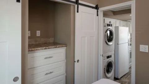 Keys Cottage 1 Bedroom Sleeps 4 — image 2 of 8
