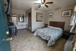 Lucky Bucks Lodge & Motel – photo 4