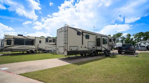 Pull-Through Standard RV Site — image 2 of 5