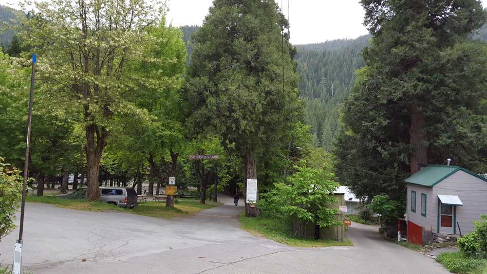 Sierra Skies RV Park - Photo 4