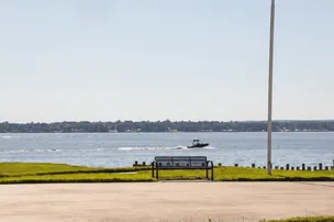 Waters edge – photo 3