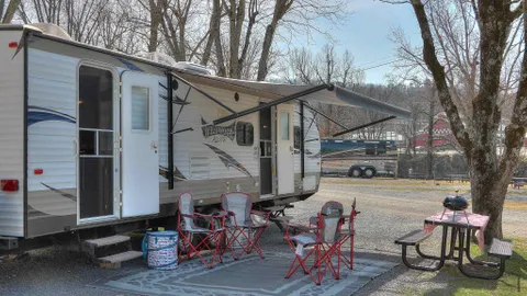 RV Rentals - RV 114 The Weekend Warrior — image 1 of 15