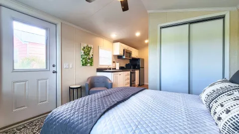 Bungalow — image 2 of 13