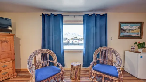 Room with 2 Queen Beds — image 2 of 4