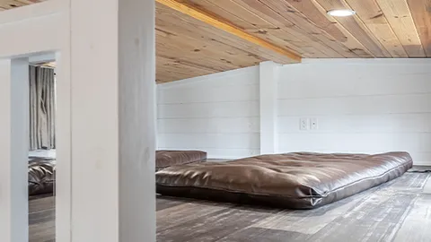 Whippoorwill Cabin — image 2 of 9