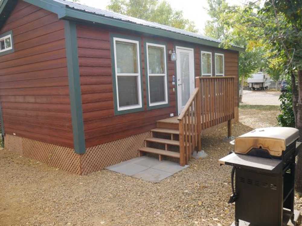 Deluxe Cabin - Cozy Coal