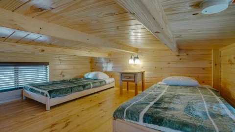 Cabin — image 2 of 10