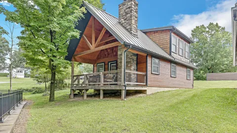 Hemlock Gorge Luxury Manor — image 1 of 16
