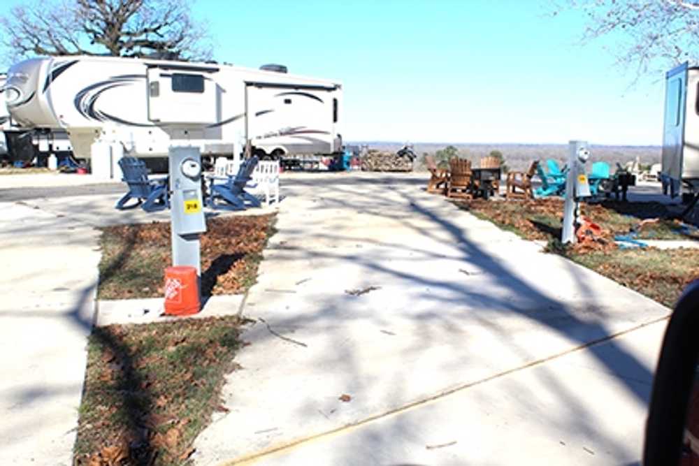 Pull-In Short Site with Patio Furniture (God's Country)