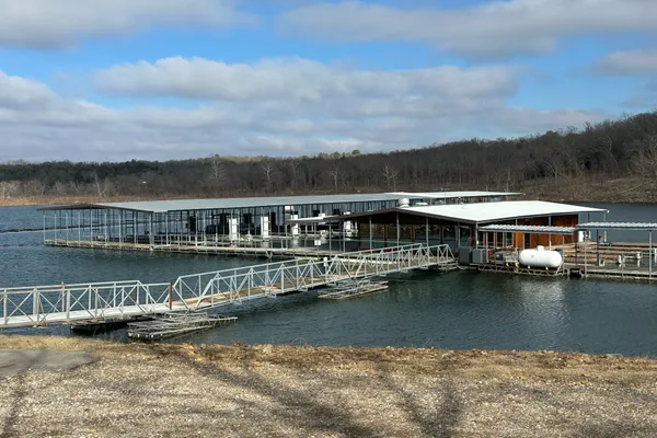 Sixshooter Marina & Cabins – photo 1
