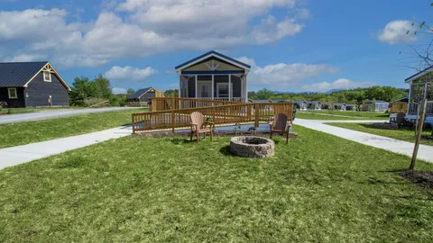 Premier Cottages - 2 Bedroom — image 2 of 16