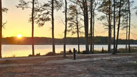 30/50 Amp Deluxe Waterfront RV Site — image 3 of 3