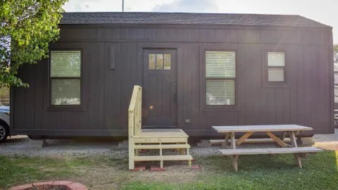 Cabin 2 — image 1 of 9