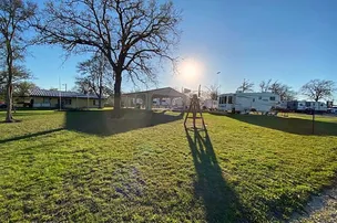 Great Escapes RV Resort - Austin Oaks – photo 3