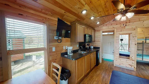 Cabin — image 2 of 6