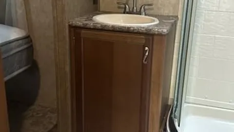 Luxury Lite Trailer — image 2 of 12