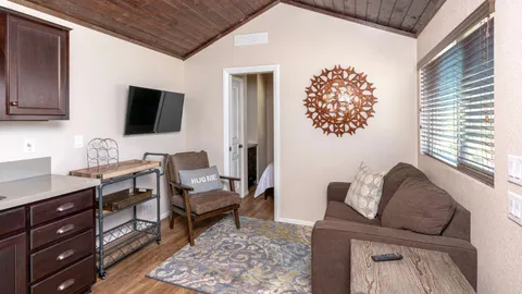 Chateau 2 Bedroom — image 10 of 10