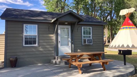 Cottage Cabin — image 1 of 14