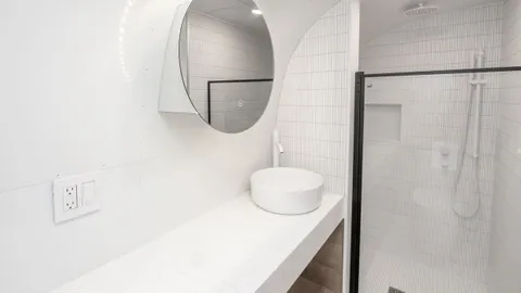 Airstream — image 12 of 12