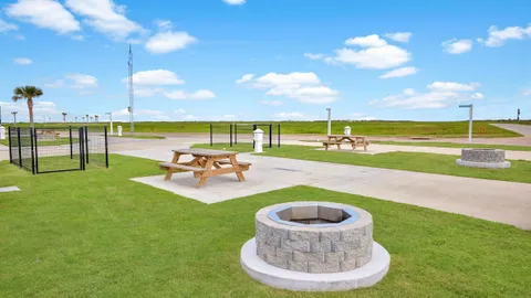 Deluxe Pull-Thru Site w/ Dog Pen — image 1 of 7